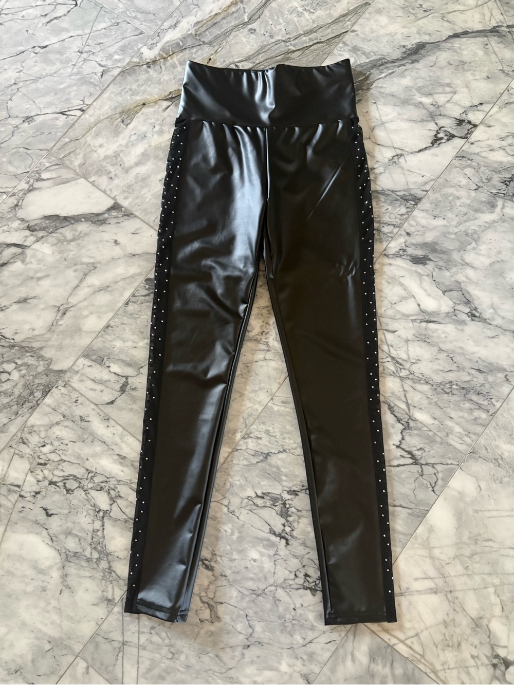 Chic Black High-Waist Leggings with Side Stud Detail